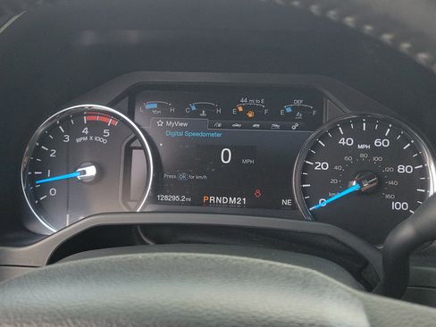 Used 2017 Ford F250 Lariat w/ FX4 Off-Road Package image 30