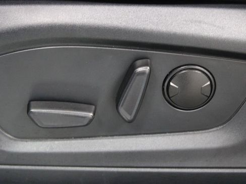 Used 2023 Ford Explorer Limited image 19