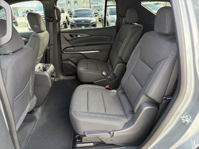 Used 2025 Chevrolet Traverse LT w/ Driver Confidence Package FWD image 31
