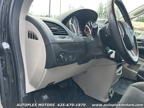 Used 2017 Dodge Grand Caravan SE w/ Power Window Group image 19
