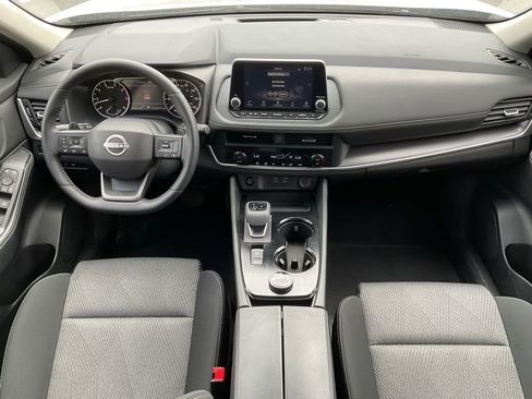 Used 2025 Nissan Rogue SV AWD/4WD image 16