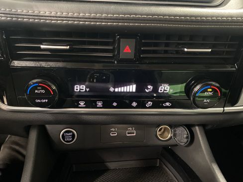 Certified 2021 Nissan Rogue SV image 15