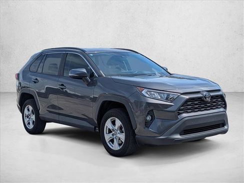 Used 2021 Toyota RAV4 XLE FWD image 3