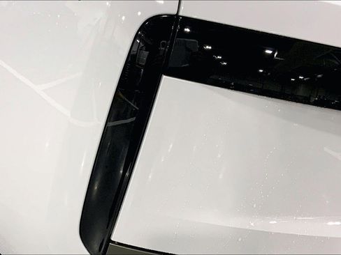 New 2025 Land Rover Range Rover SE image 14