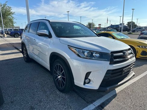 Used 2017 Toyota Highlander SE AWD/4WD image 5