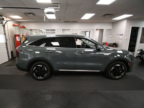 Used 2025 Kia Sorento EX AWD/4WD image 9