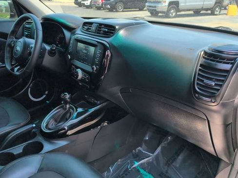 Used 2018 Kia Soul ! FWD image 20