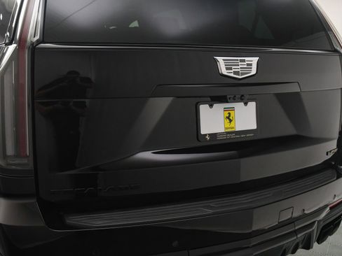 Used 2025 Cadillac Escalade V w/ LPO, ONYX Package image 26