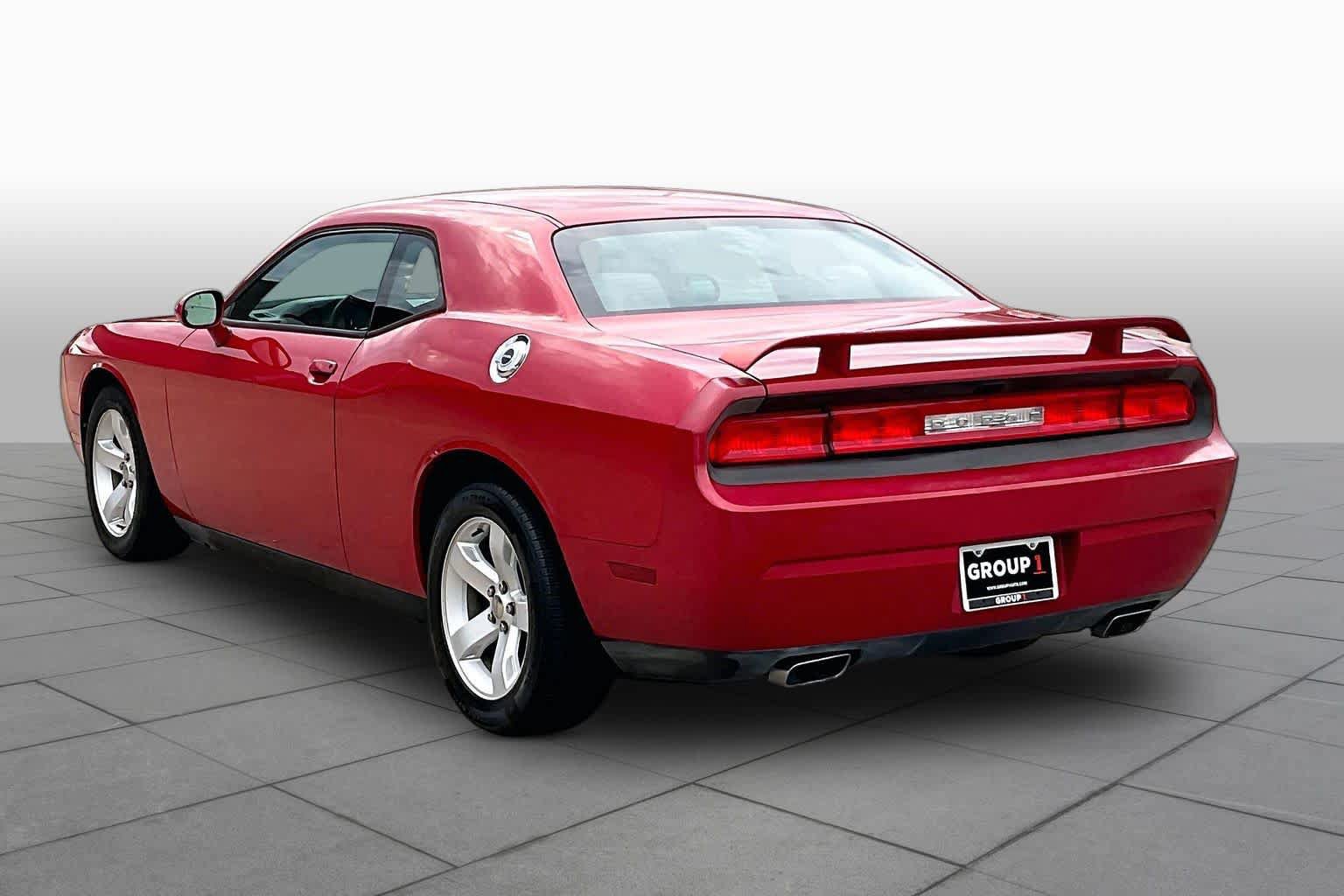Used 2012 Dodge Challenger SXT RWD image 10