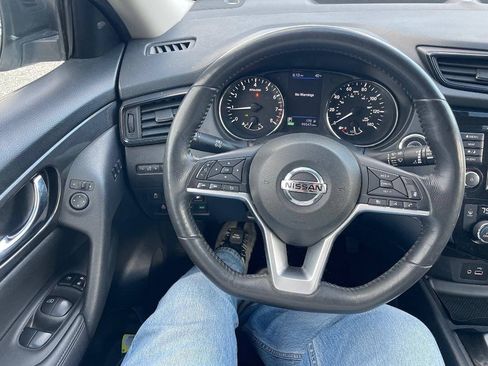 Used 2018 Nissan Rogue SV w/ Premium Package AWD/4WD image 17