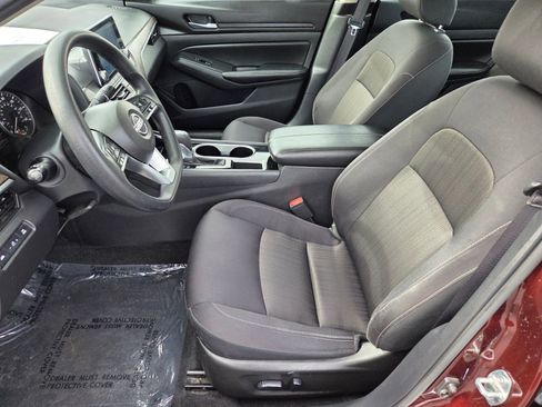 Used 2024 Nissan Altima 2.5 SV FWD image 10