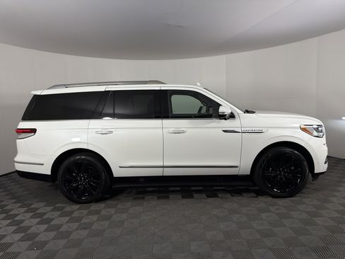 Used 2024 Lincoln Navigator Reserve image 32