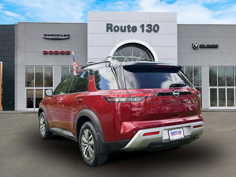 Used 2023 Nissan Pathfinder SL w/ Black Appearance Package AWD/4WD image 3