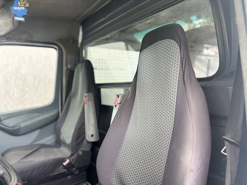 Used 2006 Dodge Sprinter 2500 w/ Window Group II RWD image 15