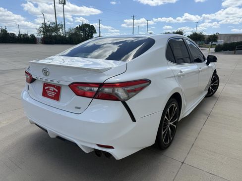 Used 2018 Toyota Camry SE FWD image 7