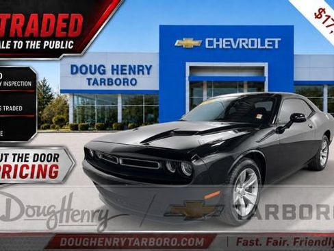 Used 2016 Dodge Challenger SXT RWD image 1