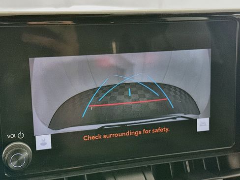 Used 2025 Toyota RAV4 XLE FWD image 22