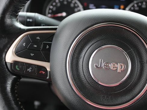 Used 2017 Jeep Renegade Limited image 12