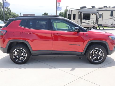 Used 2024 Jeep Compass Trailhawk w/ Trailhawk Elite Group AWD/4WD image 4
