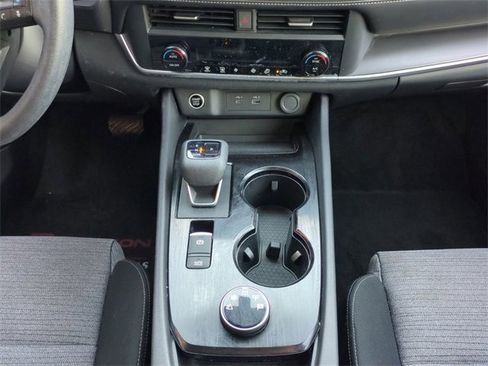 Used 2023 Nissan Rogue SV image 19