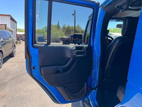 Used 2014 Jeep Wrangler Unlimited Sahara AWD/4WD image 14