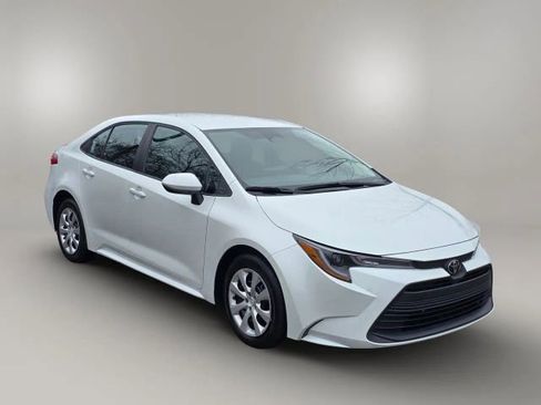 Used 2024 Toyota Corolla LE image 3