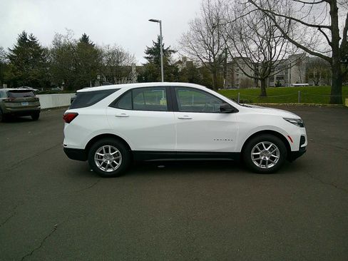 Used 2022 Chevrolet Equinox LS image 6