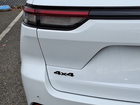 Used 2023 Jeep Grand Cherokee Altitude image 16