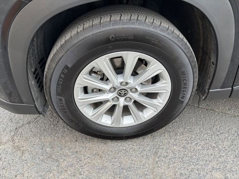 Used 2025 Toyota Grand Highlander LE image 23