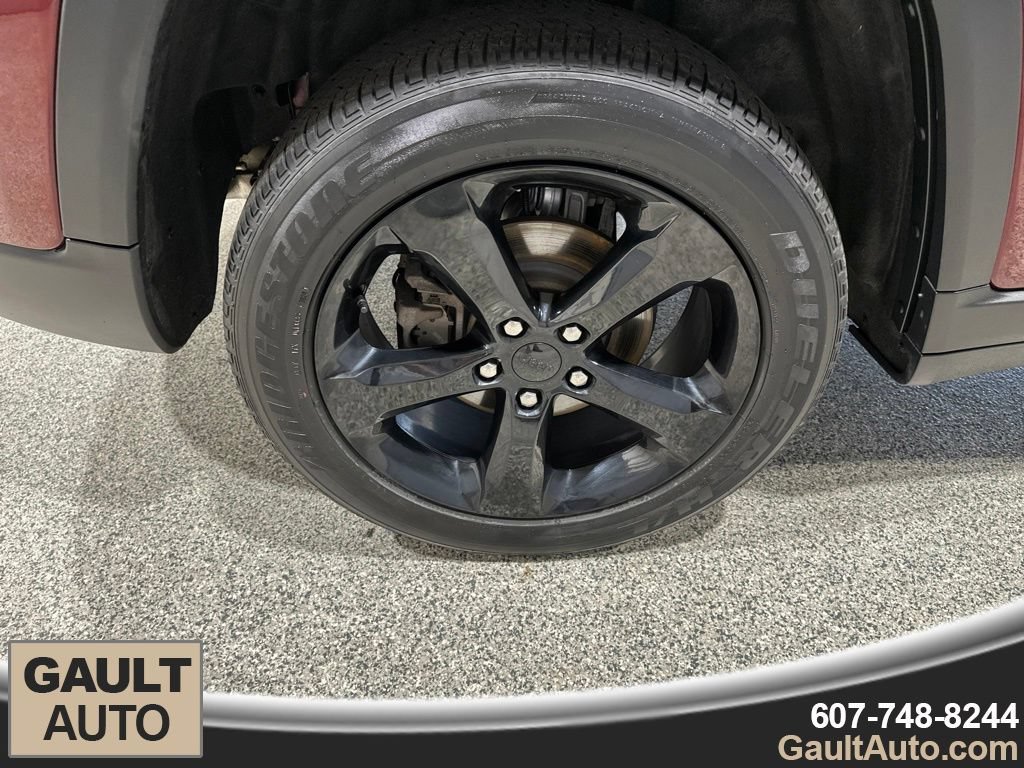 Used 2025 Jeep Grand Cherokee Altitude AWD/4WD image 20