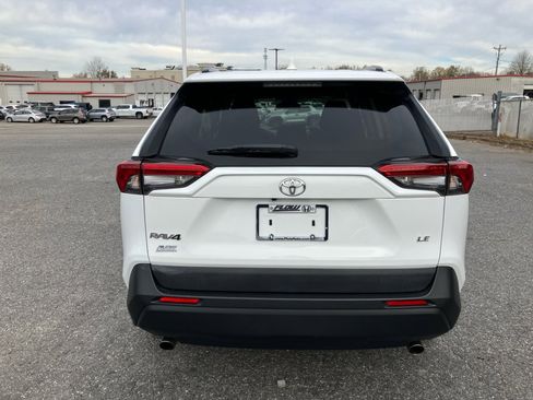Used 2021 Toyota RAV4 LE image 16