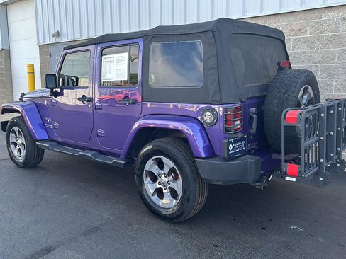 Used 2017 Jeep Wrangler Unlimited Sahara AWD/4WD image 34