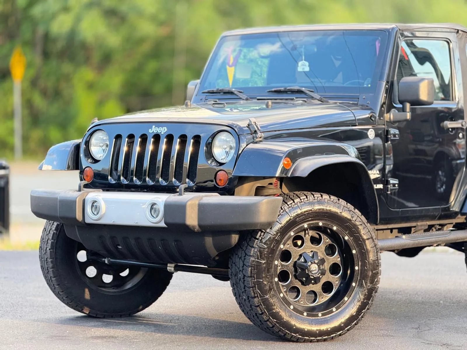 Used 2011 Jeep Wrangler Sahara w/ Connectivity Group AWD/4WD image 2