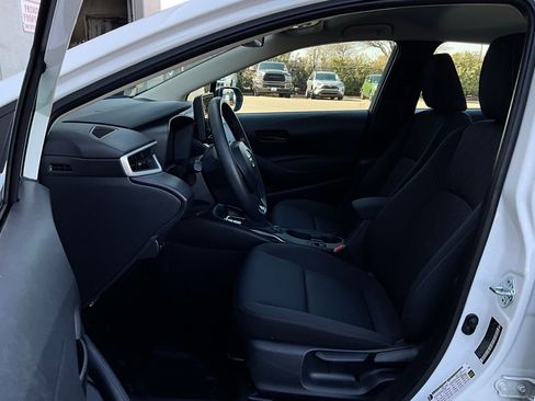 Used 2025 Toyota Corolla LE image 10