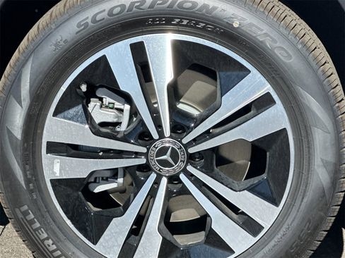 New 2026 Mercedes-Benz GLB 250 image 30