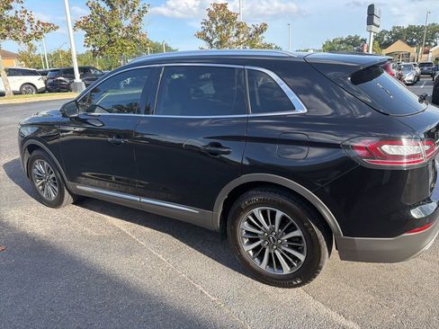 Used 2023 Lincoln Nautilus FWD w/ Premium Package image 3