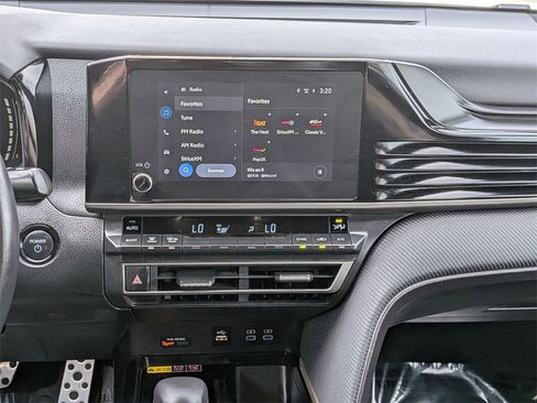 Used 2025 Toyota Camry SE image 19