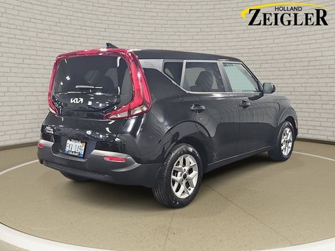 Used 2022 Kia Soul LX w/ Technology Package FWD image 5
