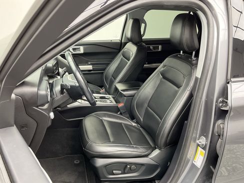 Certified 2022 Ford Explorer XLT w/ Equipment Group 202A AWD/4WD image 10