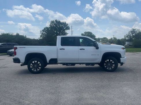 Used 2021 Chevrolet Silverado 2500 Custom w/ Custom Value Package AWD/4WD image 7