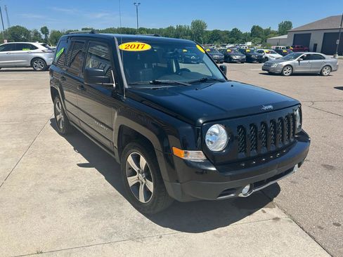 Used 2017 Jeep Patriot High Altitude AWD/4WD image 3
