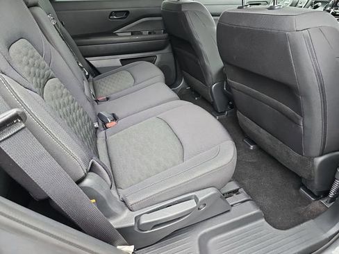 Used 2024 Nissan Pathfinder SV FWD image 16