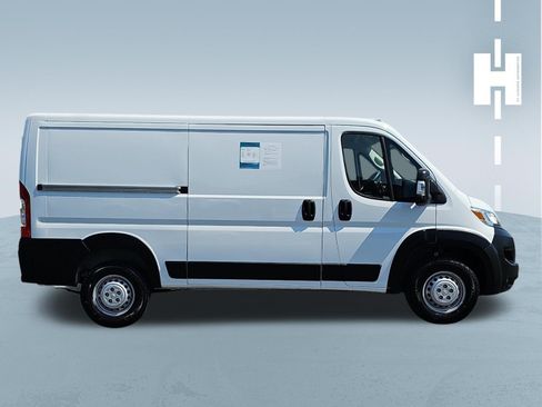 Used 2025 RAM ProMaster 2500 w/ Convenience Group FWD image 3