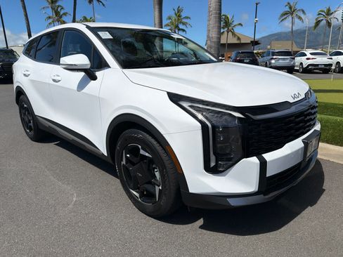 Used 2026 Kia Sportage EX FWD image 2