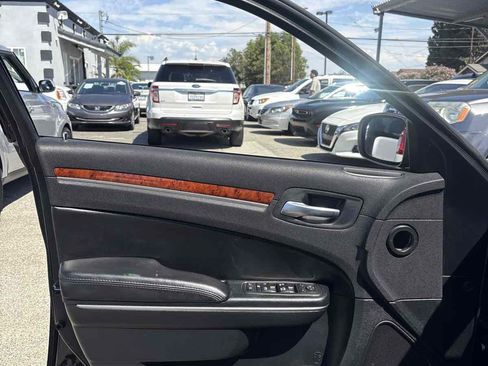 Used 2012 Chrysler 300 RWD image 6