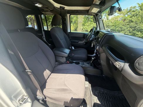 Used 2018 Jeep Wrangler Unlimited Sport S AWD/4WD image 13
