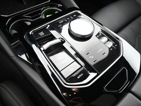 Used 2025 BMW 530i xDrive w/ Premium Package image 14