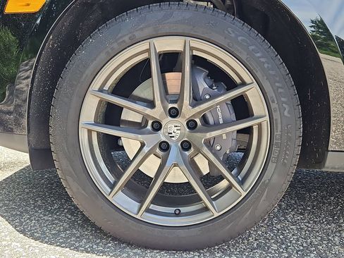 Certified 2025 Porsche Macan Turbo AWD/4WD image 11