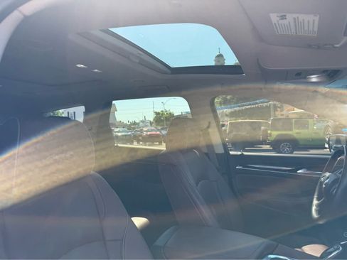 Used 2021 Buick Enclave Avenir w/ Avenir Technology Package AWD/4WD image 17