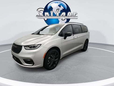 New 2026 Chrysler Pacifica Limited w/ S Appearance Package AWD/4WD image 5